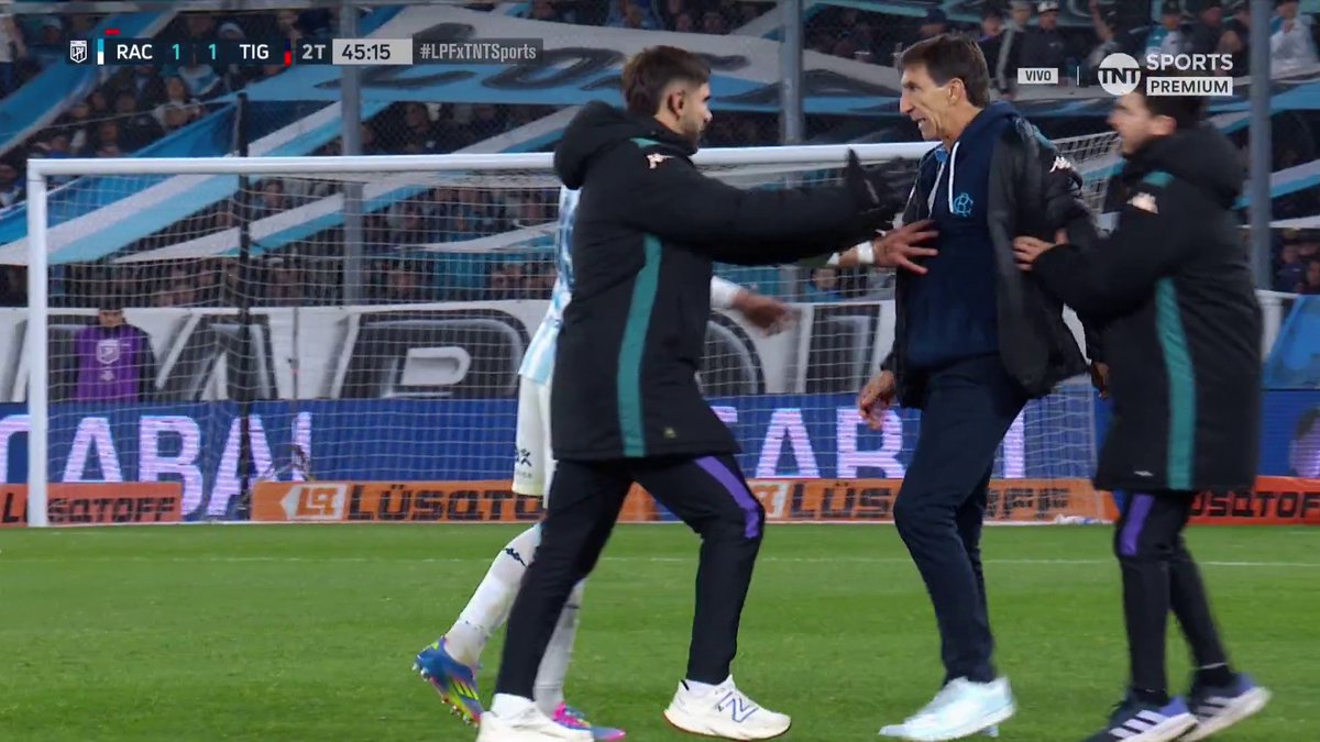 Guardia alta con Darío Herrera ‼️ 🔙 Cuando enfrentamos a #Tigre: íbamos 1-0, pero le sacó dos amarillas a Pardo en 3 minutos y cobró un penal inexistente para #Tigre. 👉 Costas reaccionó, fue expulsado y recibió 4 fechas de suspensión.