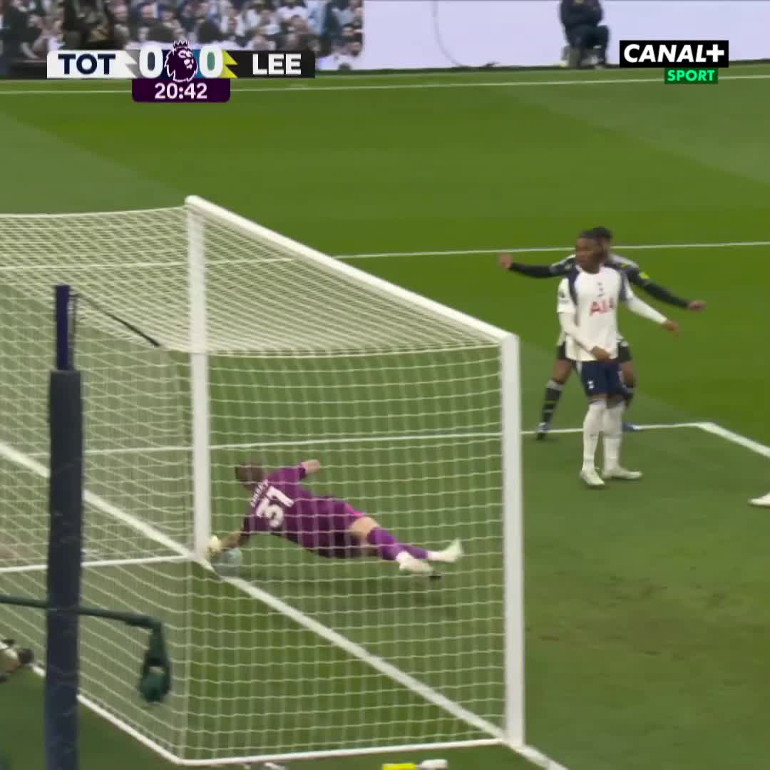 KINSKÝ NA BRANKOVÉ ČÁŘE! 🔝🔥 Vynikající zákrok českého gólmana! 🇨🇿🧤 #TOTLEE