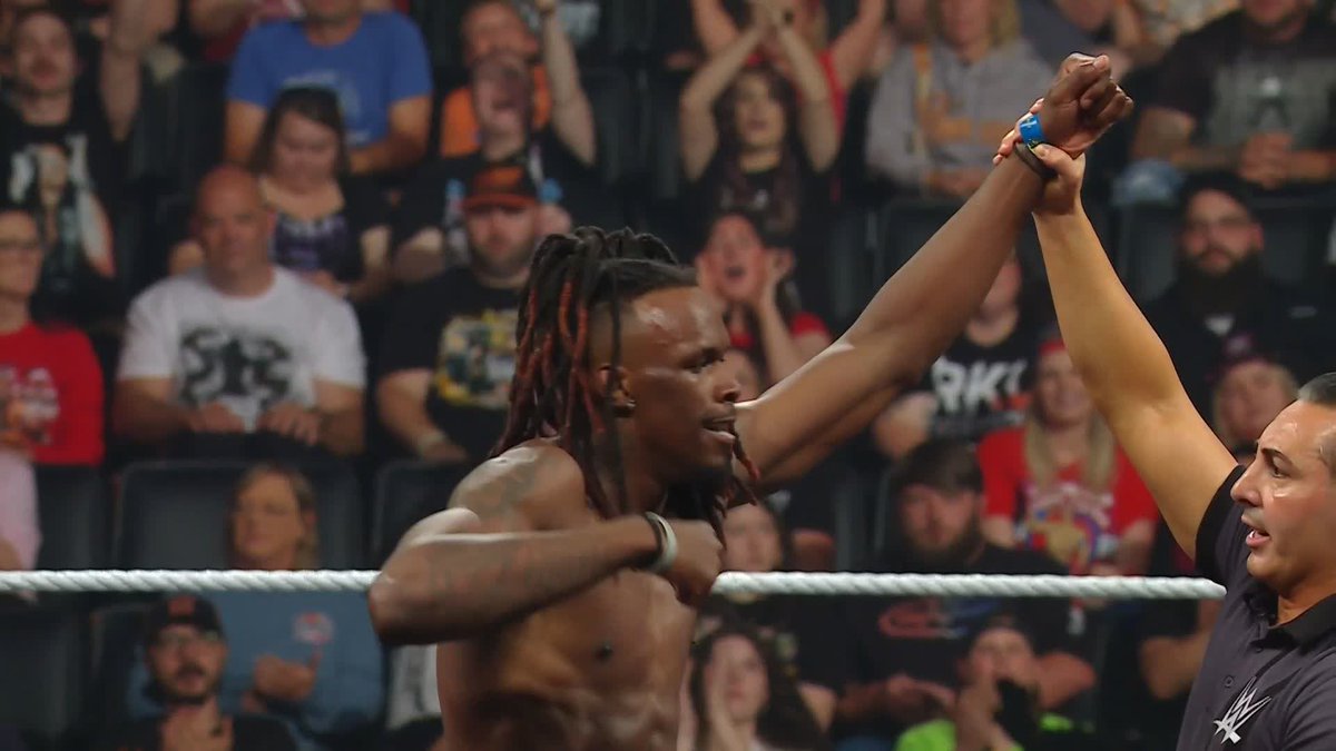 The YOUNG OG with a BOUNCY win over Rusev tonight!! 🆙 Je’Von Evans