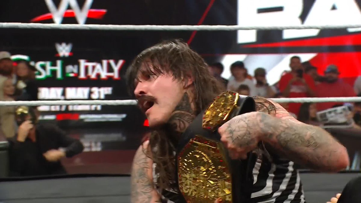 DIRTY DOM RETAINS 🏆 Amidst chaos at ringside, Dominik takes advantage and is STILL the AAA Mega Champion!