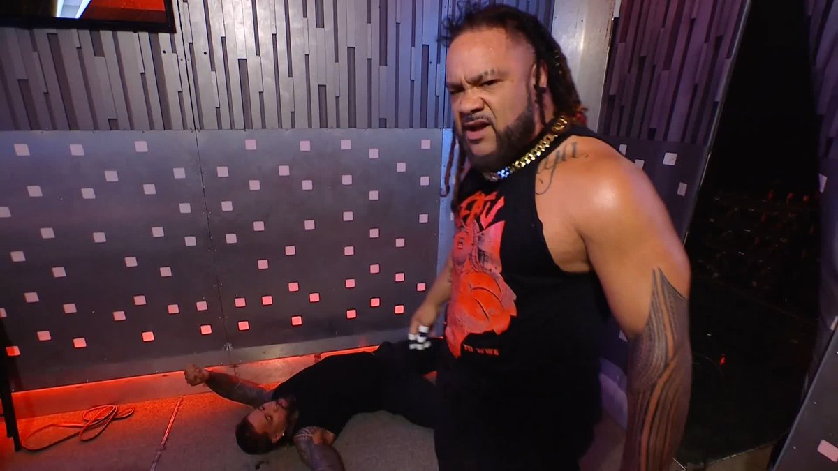 Jacob Fatu just FLATTENED Jey Uso backstage! 😱 Jacob Fatu