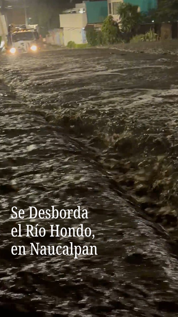 Se desbordó el cauce del río Hondo, en Naucalpan, Estado de México, a causa de la intensa lluvia de esta noche; la corriente inundó varias calles en al menos dos colonias. Sigue la señal por