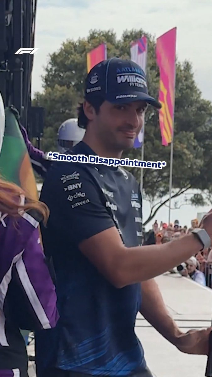 You just know there was serious technical discussion of this golf challenge between Carlos Sainz and Alex Albon 😆🏌️♂️ #F1