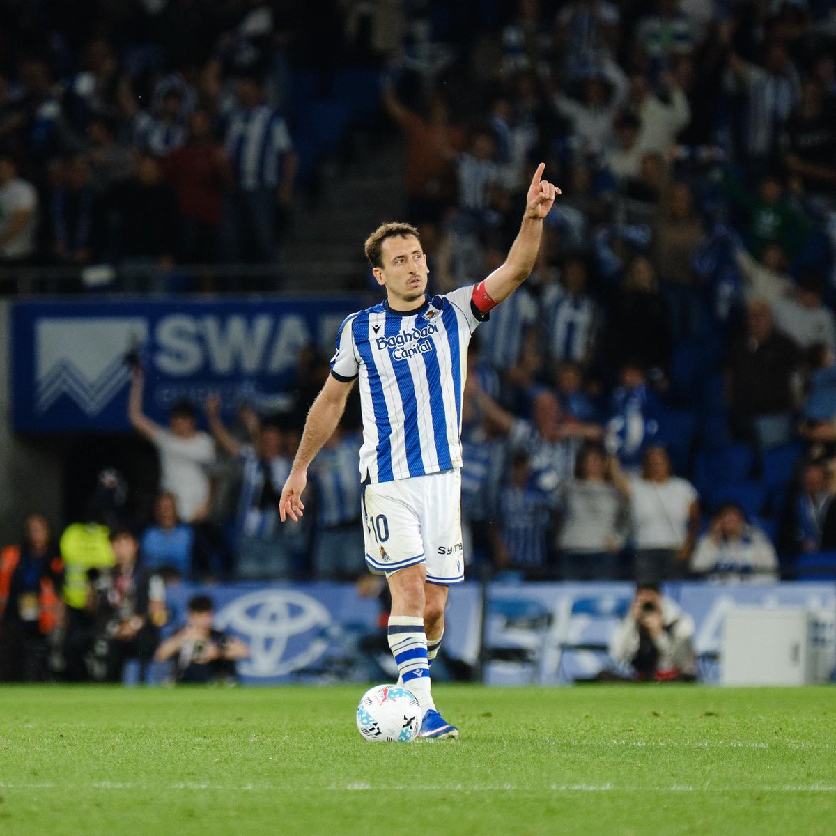 ¿Tienes 15 minutos? Siéntate y disfruta. Los 💯 goles de @Mikel10oyar en LALIGA. LaLigaHighlights