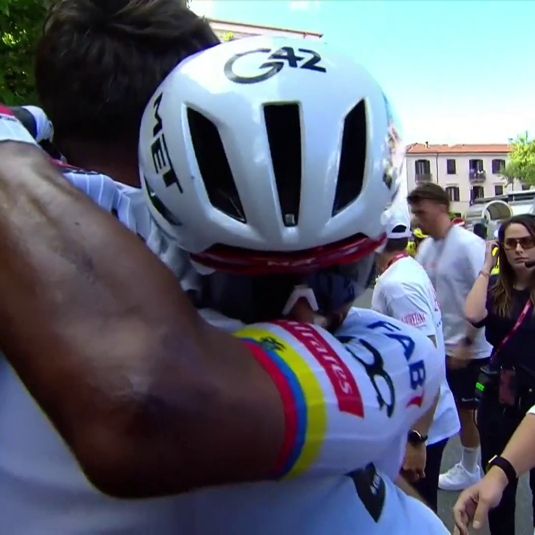 Depleted team? No problem for Jhonatan Narvaez 🤷♂️ The UAE Team Emirates rider sprints to a frantic stage victory in impressive fashion 👏