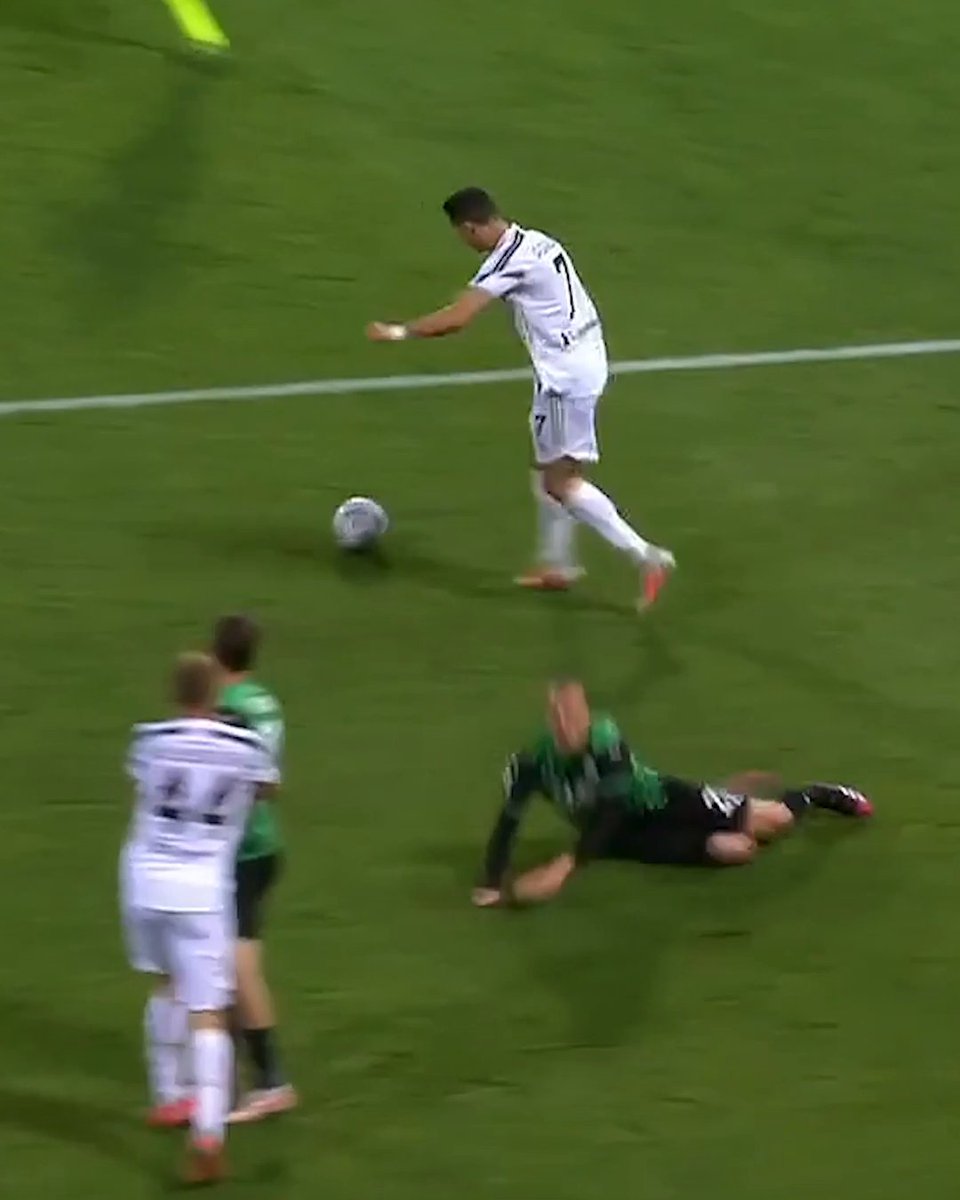 Man… look what he did to the defender 😭