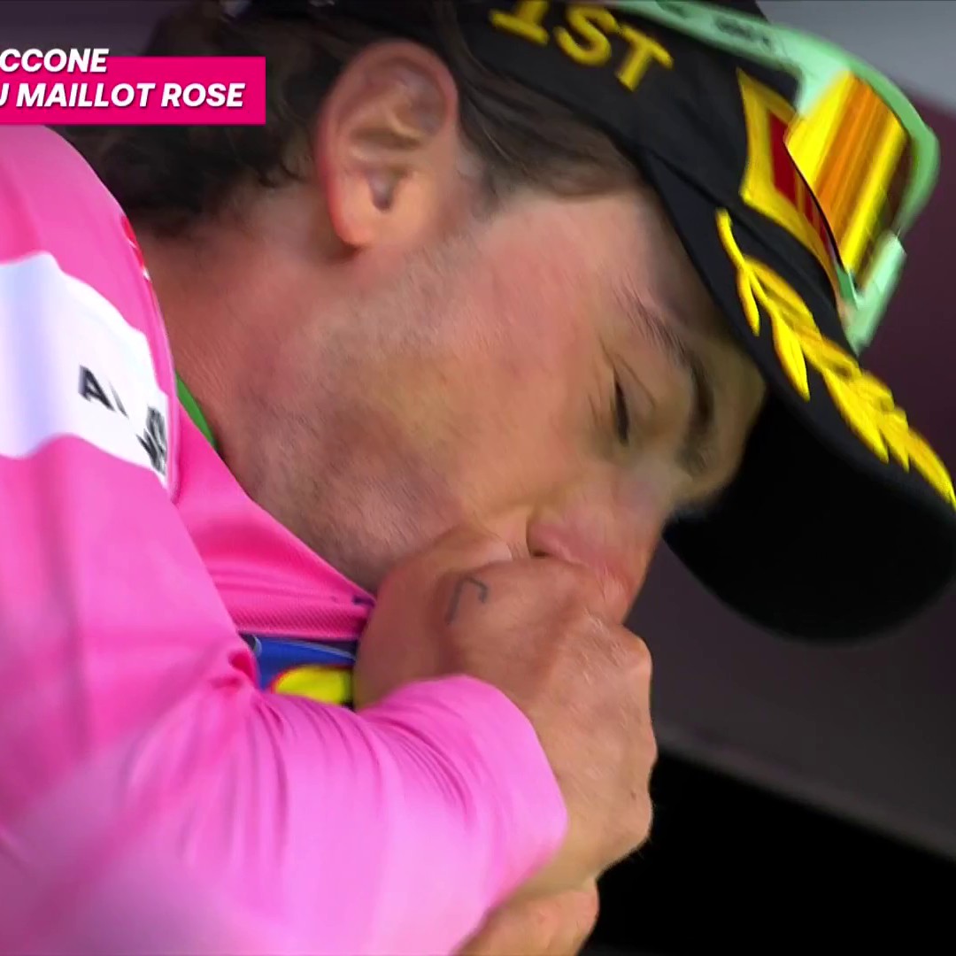 Après Paul Magnier et Guillermo Thomas Silva, c'est l'Italien Giulio Ciccone qui enfile le maillot rose de leader du #GirodItalia ! #LesRP