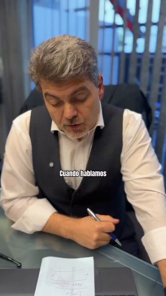 Después nos preguntamos por qué hay impunidad. Denny Yoon Pak, uno de los pocos fiscales con credibilidad que quedan, se postuló para juez. ¿Sabés cuántos votos tuvo en el Consejo de la Magistratura? Uno. Mientras tanto, otros salpicados por escándalos reciben respaldo. Así funciona el sistema: al honesto lo aíslan, al obediente lo premian...