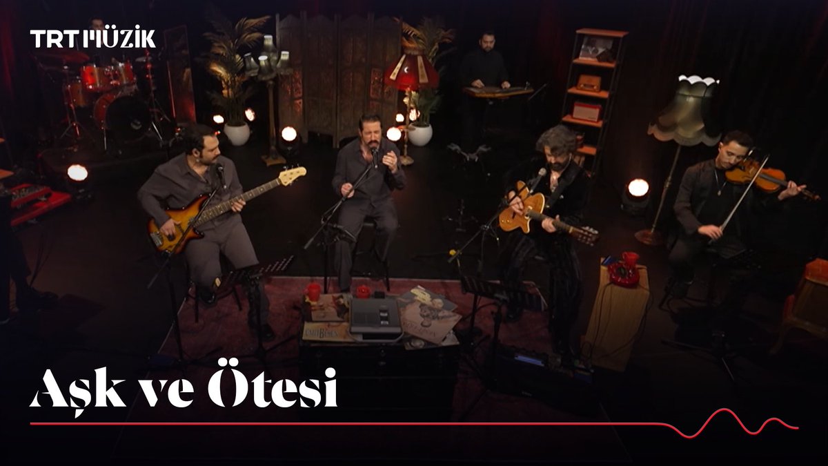 "Haydar Haydar" olarak da bilinen "On Dört Bin Yıl Gezdim Pervanelikte" adlı eseri Murat Coşgun, Göktuğ Varyozdöken ve Fatih Ahıskalı'dan dinliyoruz. 🌹 "Aşk ve Ötesi", yeni bölümüyle bu akşam 22.15'te TRT Müzik'te.