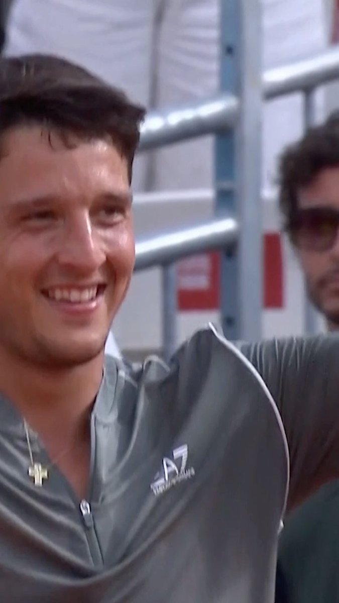 Luciano Darderi stuns Alexander Zverev in Rome, saving four match points and then winning the final set 6-0 🤯 The home crowd loved that! 🇮🇹