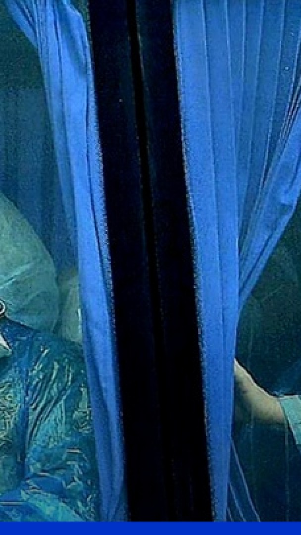 Hantavirus: la photo d’un passager du MV Hondius retirant son masque pendant l’évacuation sanitaire crée la polémique en Espagne