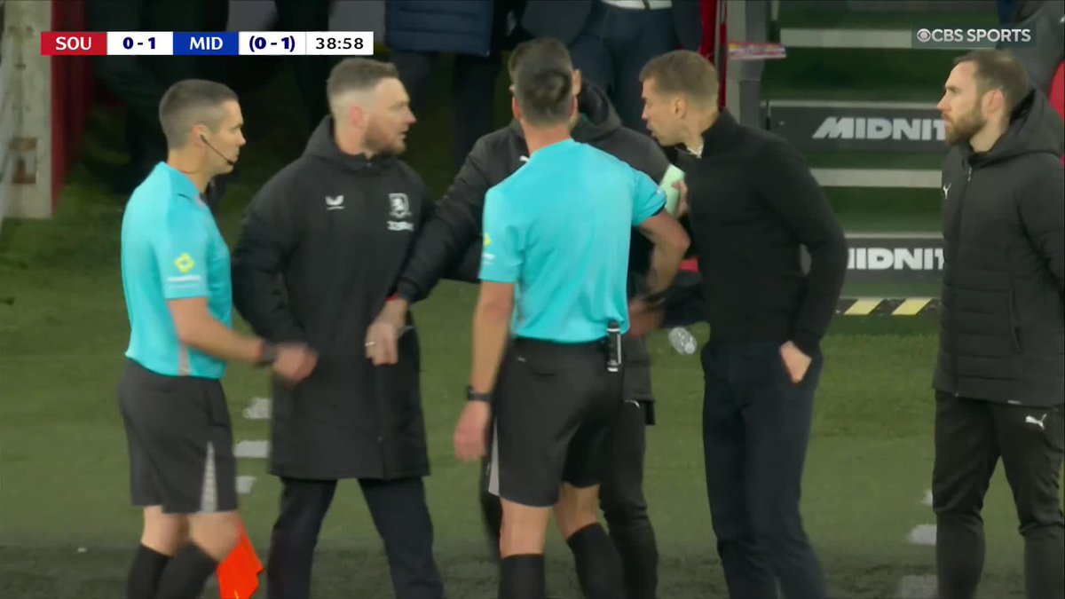 Things are getting heated between Southampton and Middlesbrough as the two managers have to be separated 🤯
