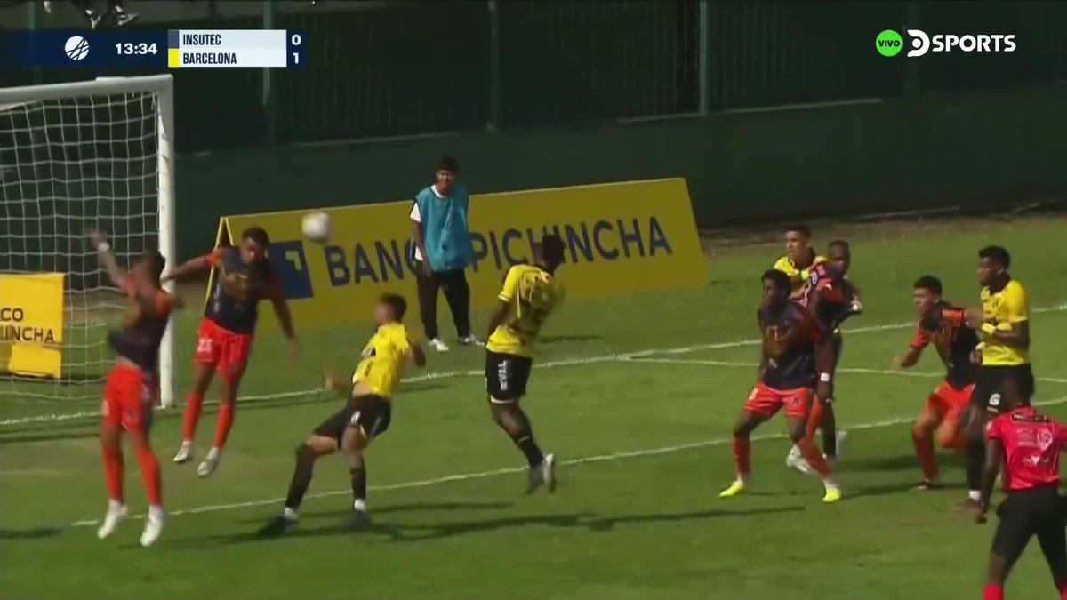 Que cabezazo tan extraño de Milton Celiz que pone el primer gol del partido para Barcelona que, por primera vez en años, parece con ganas de competir en la Copa. Viene siendo eliminado en primera ronda las 3 ediciones previas.