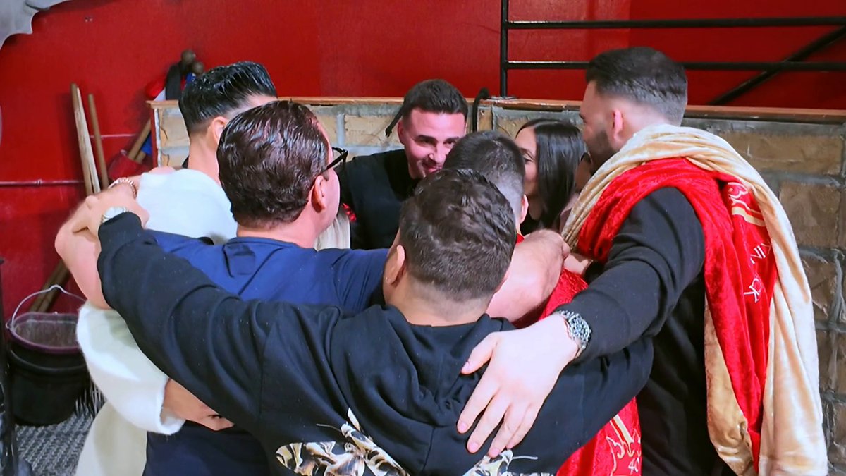 Before we get to the next episode, can we take it back to this beautiful moment? Everyone's love and support for Sammi and Justin was everything. 🥹💕 Don’t miss a new #JSFamilyVacation this Jerzday at 8p on MTV.