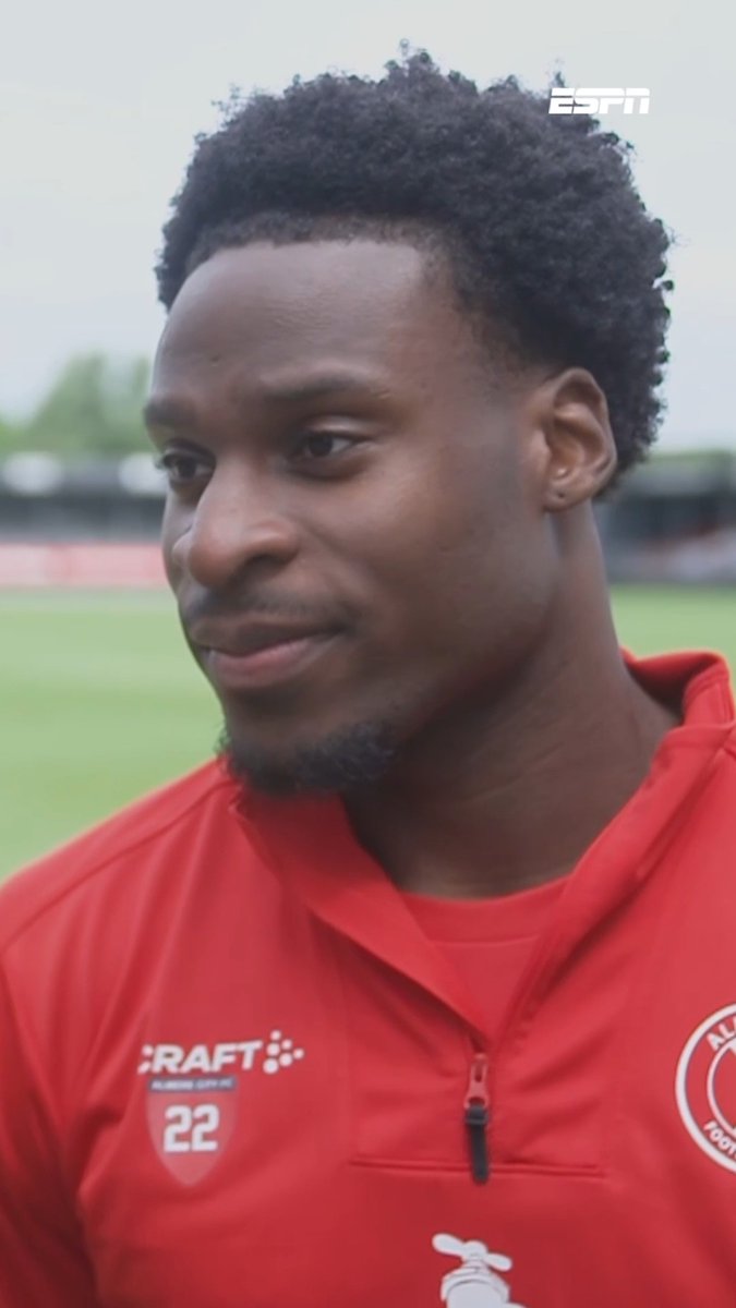 Emmanuel van de Blaak had vroeger problemen op school omdat hij voor Willem II speelde 👀 "Daar heb ik serieus wel een keertje om gevochten"