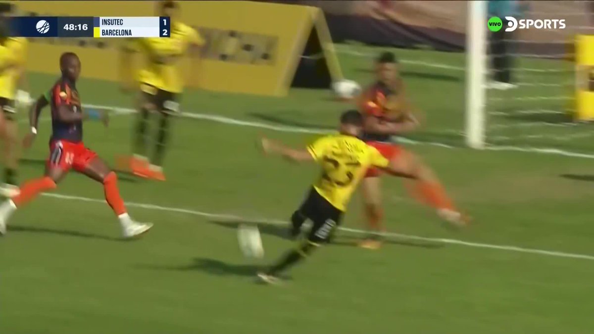 Lo que juega Elkin Perlaza, y pensar que hasta la segunda etapa nos toca aguantar a Tito Villalba y Mejía en esa posición. #BSC 🟡⚫️