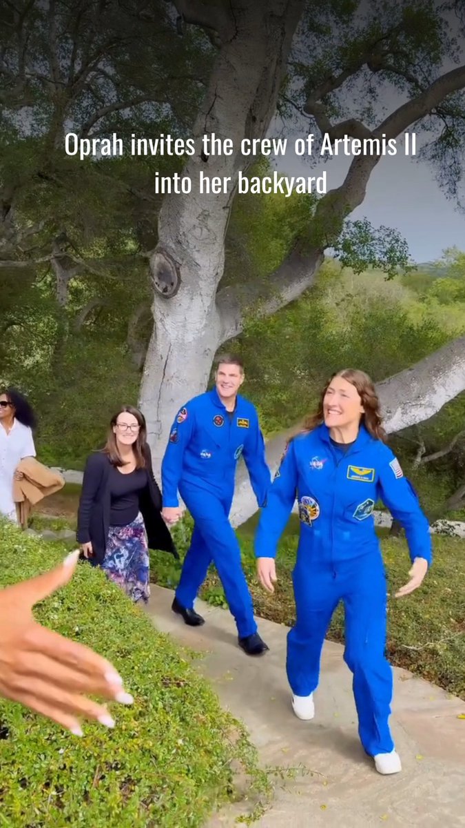 Oprah was over the moon to get to meet the entire Artemis II crew 🌙 🚀 "I am living the dream!" the TV legend, 72, exclaimed excitedly as astronauts Reid Wiseman, Victor Glover, Christina Koch and Jeremy Hansen arrived in her backyard with their partners. "I have waited my whole life for this," Reid Wiseman said as they shared a sweet hug ✨ 📽️ : #Oprah #ArtemisII #Astronauts