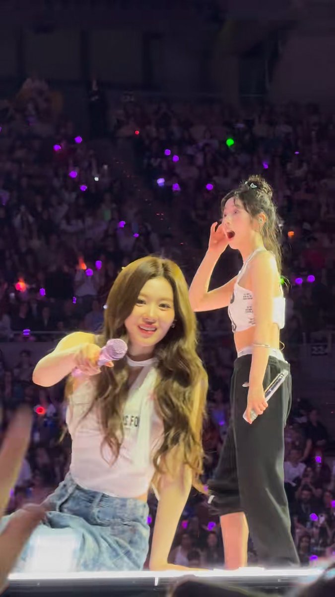Sana looking confused by Barcelona fans' chants? 😭