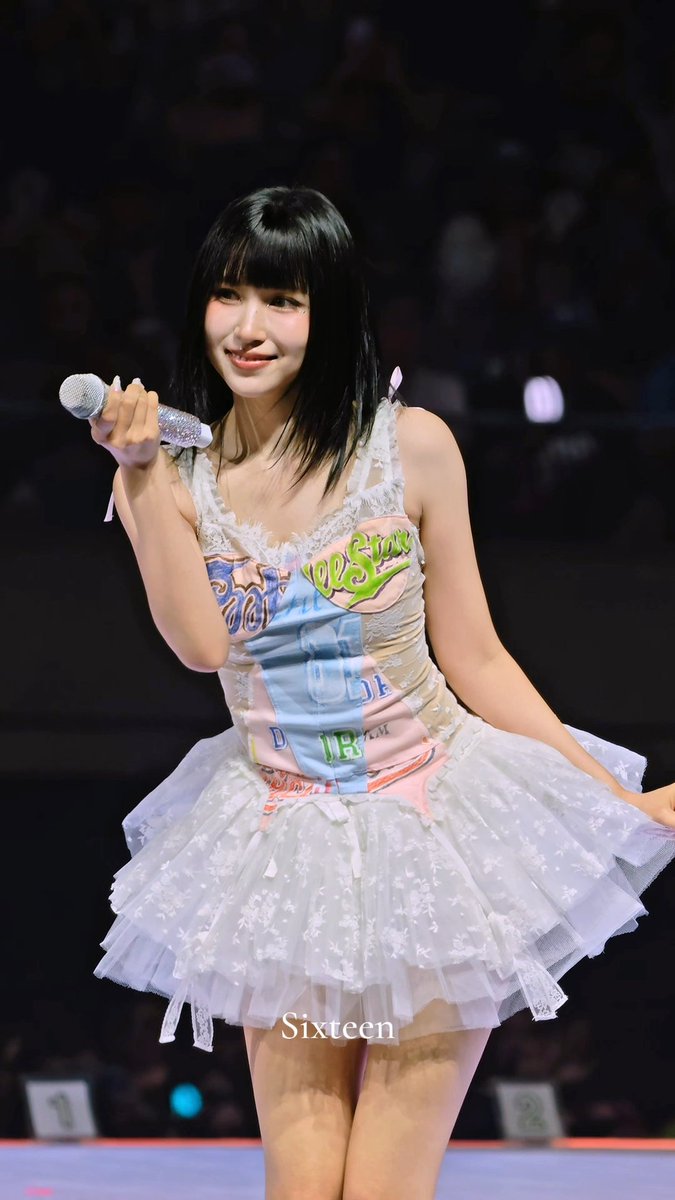 BALLERINA MINA WITH BANGS