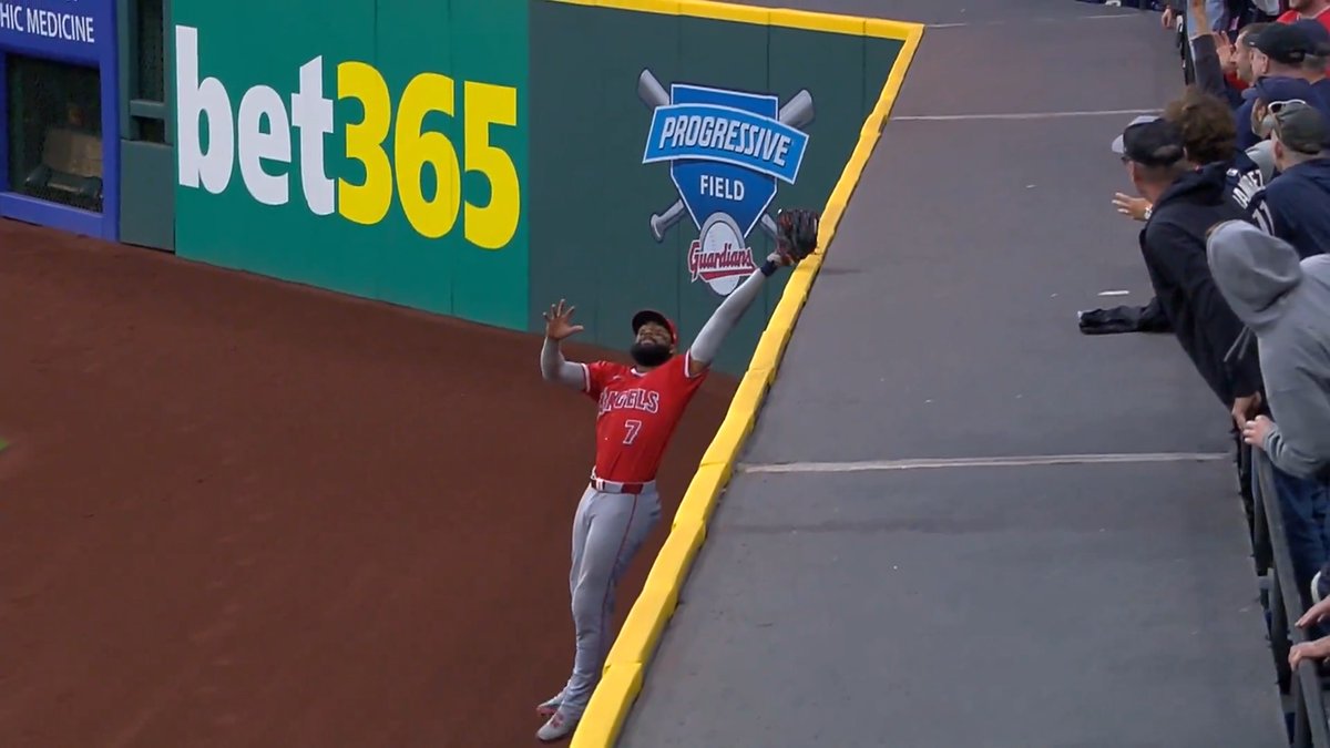 Jo Adell is back to robbing home runs! 😱