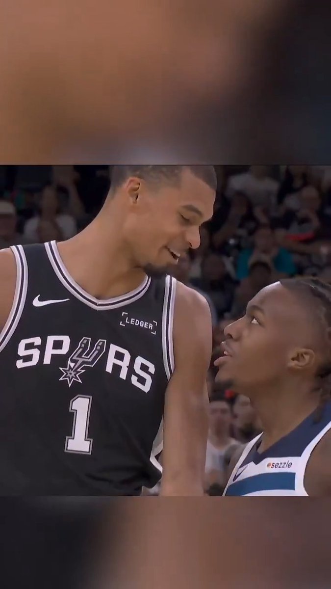 Victor Wembanyama, Ayo Dosunmu, Anthony Edwards exchange words. 🍿🔥