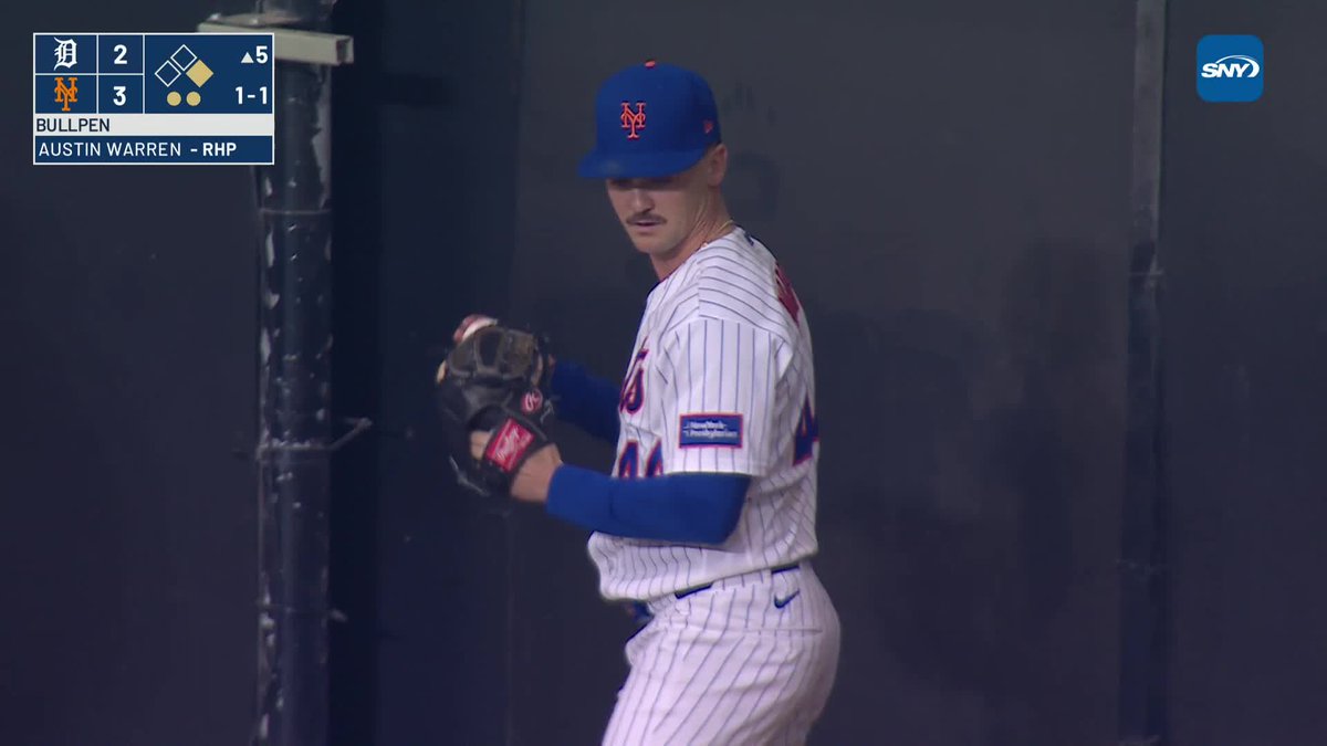 Colt Keith collided with third base umpire on his way to the plate. 😳 (Via: SNY)