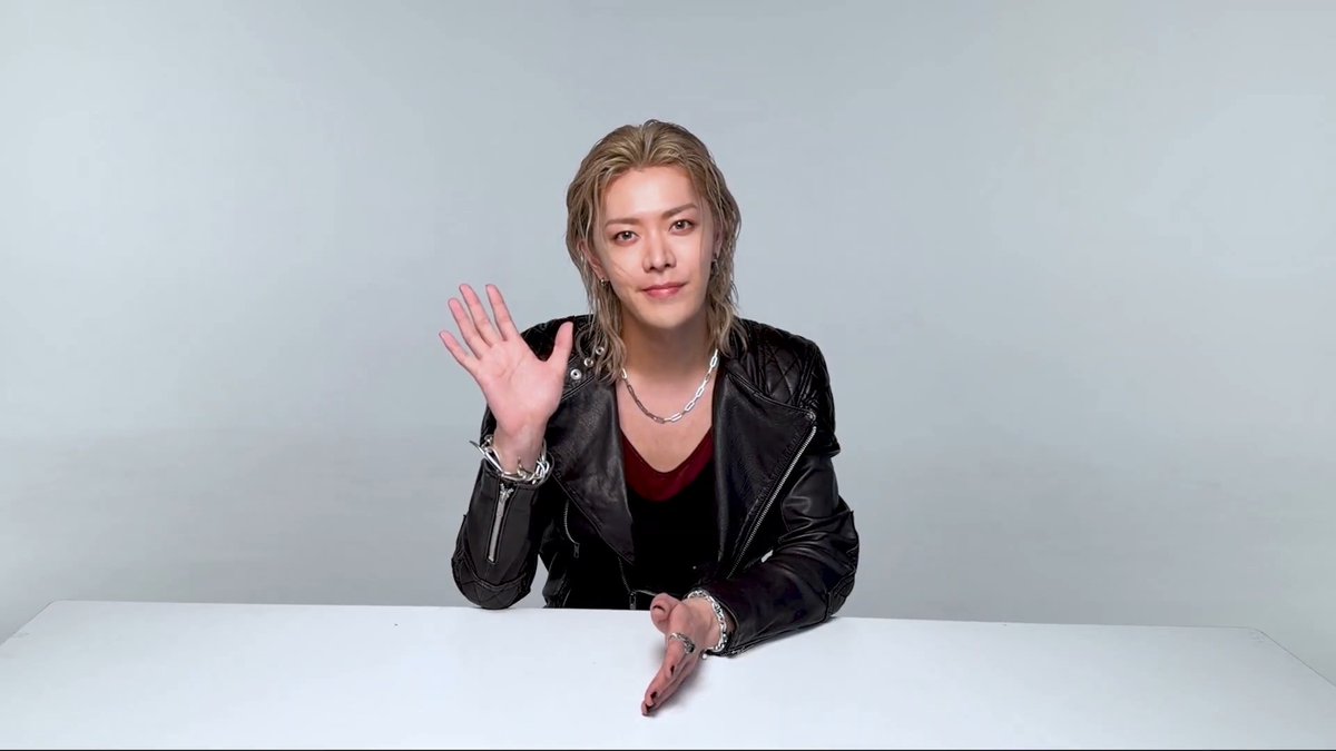 #YUTA 最新作【PLAY BACK】配信開始🦋 『仮面ライダーゼッツ』第2章主題歌となっている今作🖤 YUTAさんのエモーショナルなボーカルが畳み掛けるハイブリッド・ロックナンバーです🎸⟡.· シズニの皆さま宛に届いた豪華なコメントもお見逃しなく♪ NCT_OFFICIAL_JP #유타 ▶︎