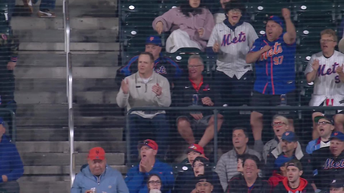 A.J. Ewing's dad reacts to his first major league hit 🫶