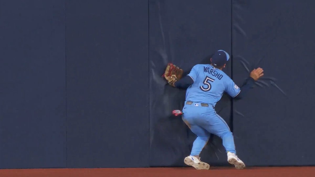 Daulton Varsho has never met a baseball he didn't want to catch 😱