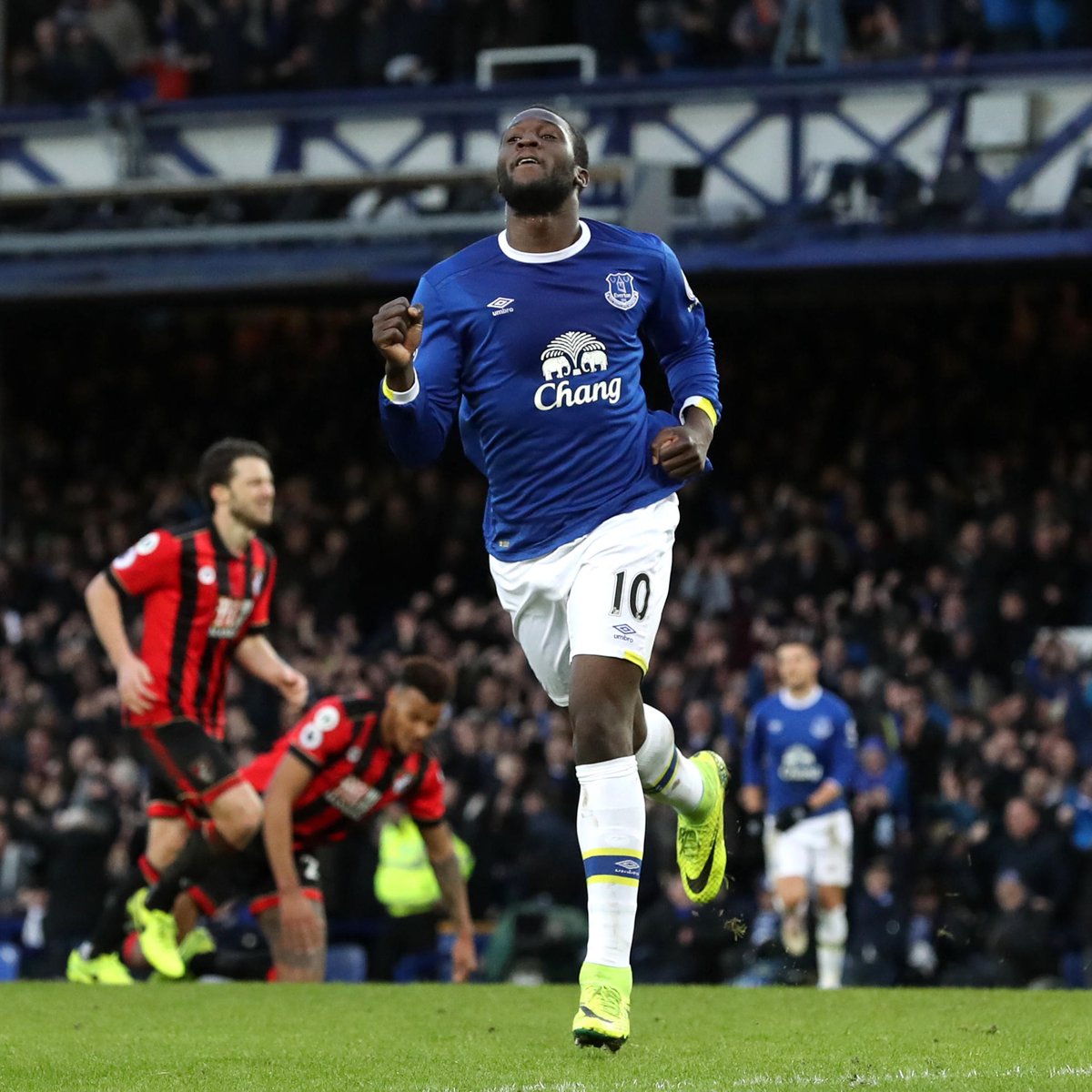 Happy Birthday to our prolific striker, Romelu Lukaku. 33 today. Leading goalscorer in the 4 seasons at Everton with 16, 20, 25, 26. A total of 87 in 133 games. Back to 2017, Rom scored 4 in the 6-3 win over Bournemouth at Goodison Park. #EFC #Everton.