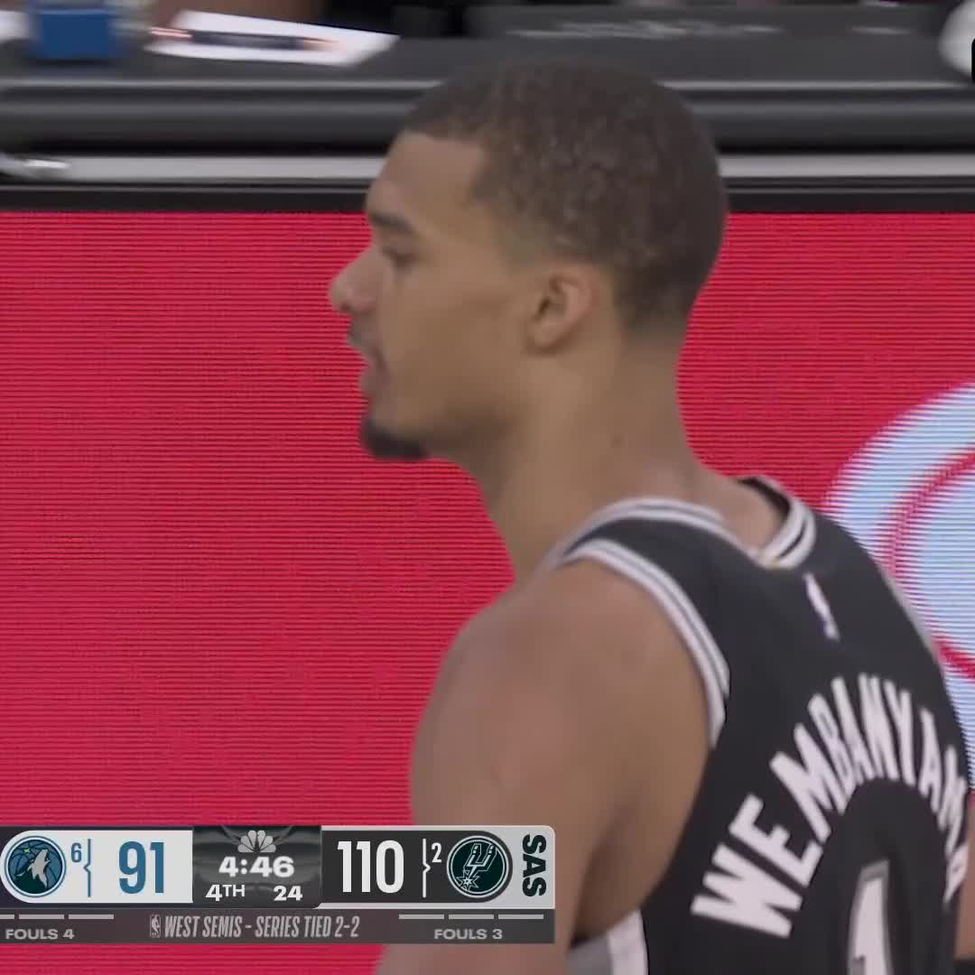 🇫🇷 WEMBY SIGNE SON RETOUR, IL N'EST PAS DE CE MONDE 👽👽👽 27 POINTS (18 dans le 1er Quart Temps) 17 REBONDS (record personnel en playoff) 5 PASSES 3 CONTRES 2 minutes des meilleures actions de son match ! Les San Antonio Spurs mènent 3-2 !
