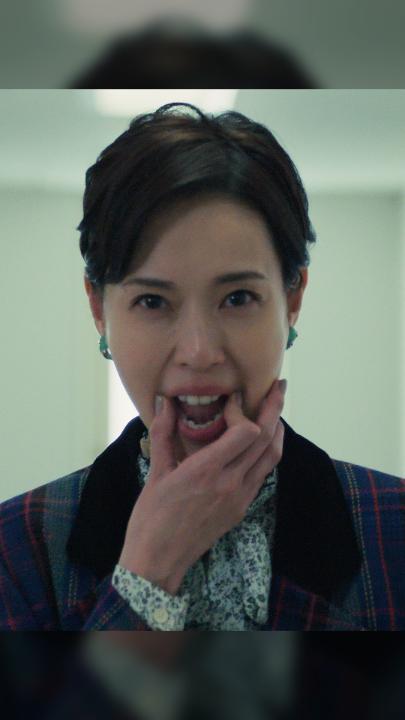 口をなぞる気になるあのクセ。 地獄へ導く合図のような不気味さ…。 #地獄に堕ちるわよ #StraighttoHell