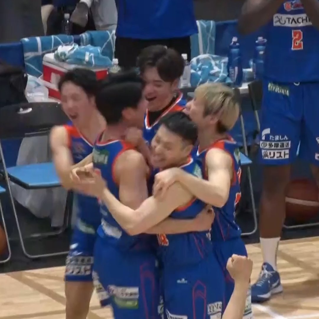 2連勝でFINALS進出決定🎊 クラブ史上初のプレーオフで快進撃を続ける立川🎲 町井丈太は2試合連続2桁得点の活躍💫 立川ダイス 🆚 東京ユナイテッドBC 🏀B3 PLAYOFFS SEMIFINALS 2025-26｜GAME2 見逃し視聴はこちら👇 #バスケットLIVE 配信中📡 #B3リーグ 🎲立川ダイス🎲