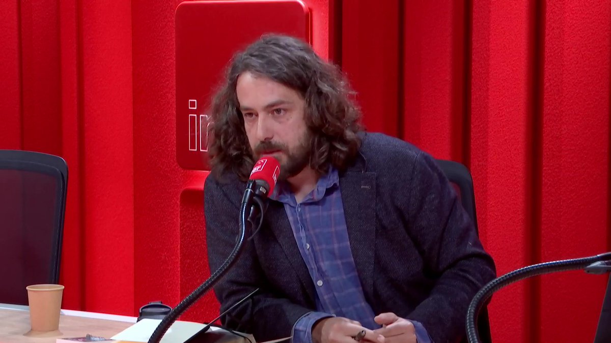 Abel Quentin explique que les grandes avancées scientifiques viennent des IA "étroites", et non des IA génératives. Il estime qu’"une politique de régulation vraiment drastique sur l’IA générative" peut coexister avec des "progrès monstrueux" dans la recherche scientifique.