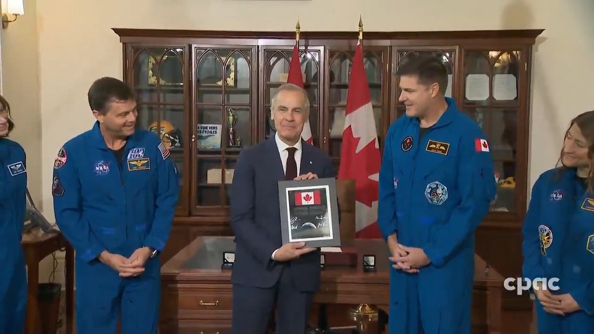 On Parliament Hill, PM Mark Carney meets with Canadian astronaut Jeremy Hansen &amp; his Artemis II crewmates. Sur la Colline du Parlement, le PM Mark Carney rencontre l’astronaute canadien Jeremy Hansen et ses coéquipiers de la mission circumlunaire Artemis II. #cdnpoli | #polcan