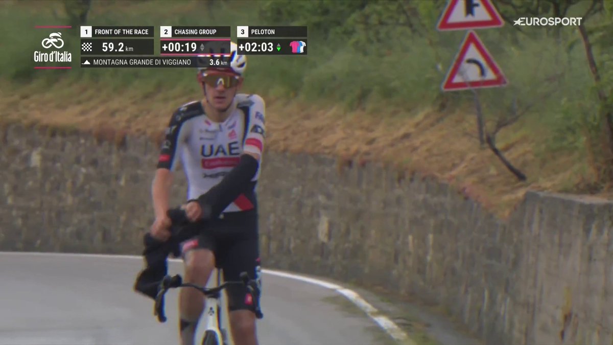 Ese chubasquero que has tirado... es para mí, ¿verdad? ¿VERDAD? 😁☔️ #Giroditalia