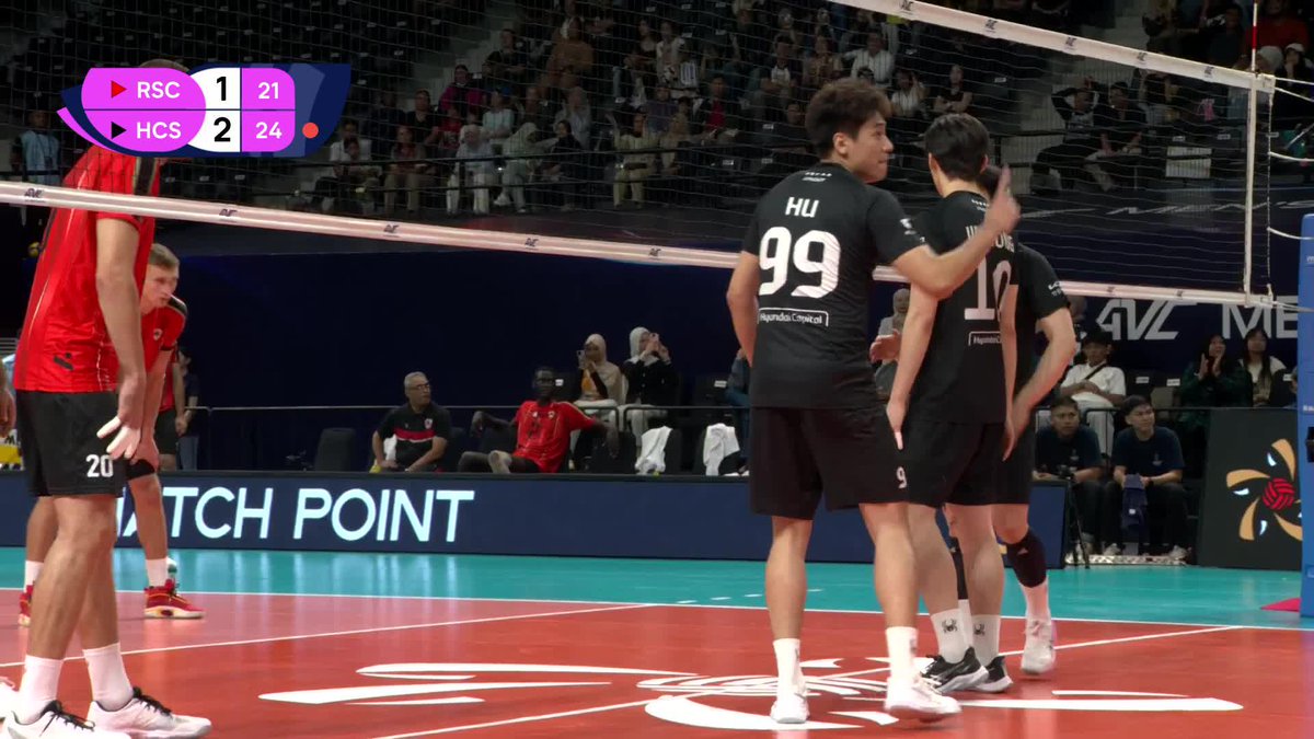 #AVCChampionsLeague 🏆: A SMILE FROM COACH BLAIN 🤩 Hyundai Capital Skywalkers 🇰🇷 knock out the reigning champions and book their spot in the semifinals on May 16 🔥 🏐 #Volleyball