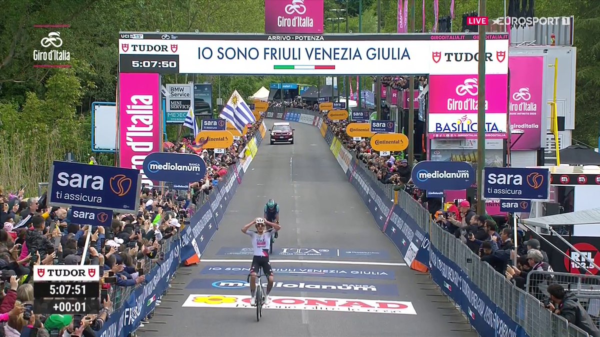 La victoire folle d'Igor Arrieta après sa chute sur la 5e étape du Giro. 🤯 Le #Giroditalia est à retrouver en exclusivité sur Eurosport et HBO Max #LesRP