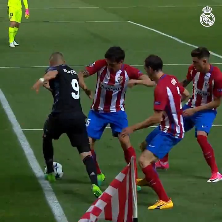 "Vender a Morata por 80 millones para quedarse con Benzema es hipotecar el '9' del Madrid. Ya ha jugado los 10 mejores partidos de su carrera" Rubén Cañizares el 29 de abril de 2017 Benzema el 10 de mayo de 2017: