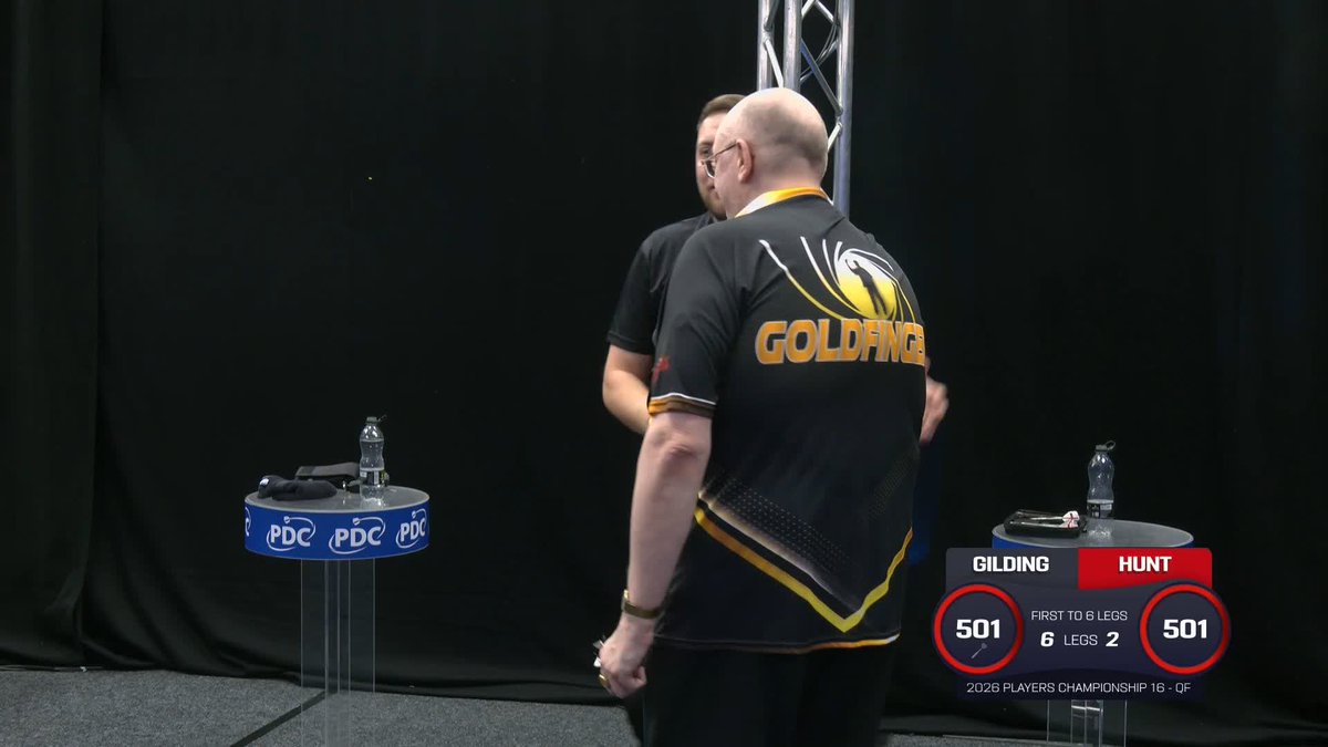 GILDING INTO THE SEMIS! Andrew Gilding is through to the #PC16 semi-finals in Leicester, as Goldfinger beats Challenge Tour representative Joe Hunt 6-2! 📺 #PC16