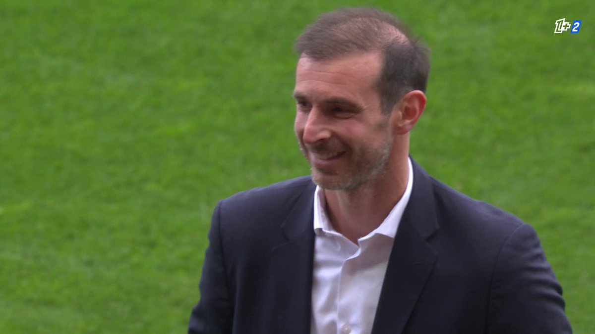 Le magnifique hommage du Stade Brestois 29 pour Grégory Lorenzi 😍 🔜 Direction l'Olympique de Marseille pour le directeur sportif brestois ? #SB29RCSA
