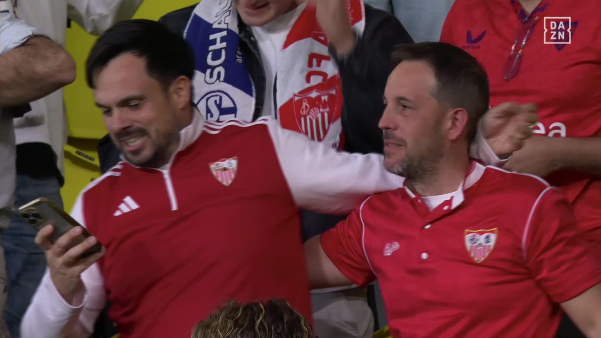 ESTE ES EL SEVILLA FC ESTA ES SU GENTE ESTA ES UNA AFICIÓN QUE NUNCA ABANDONA 🔴⚪ Lágrimas de emoción tras una remontada que puede VALER LA SALVACIÓN 🥹❤️ #LALIGAenDAZN ⚽