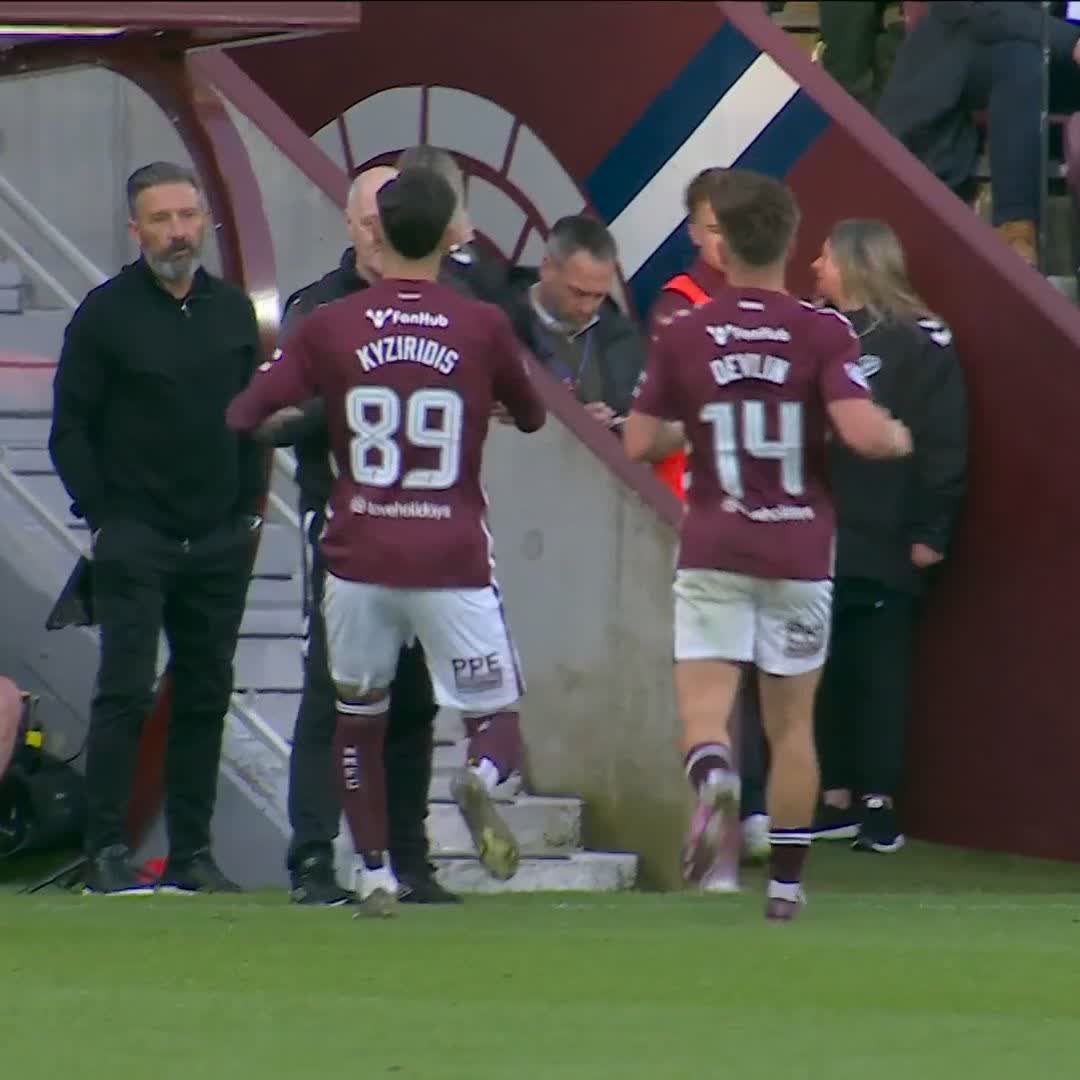 ♥️ They might not be on the pitch, but the injured Marc Leonard and Craig Halkett were firmly on their teammate’s minds ⤵️