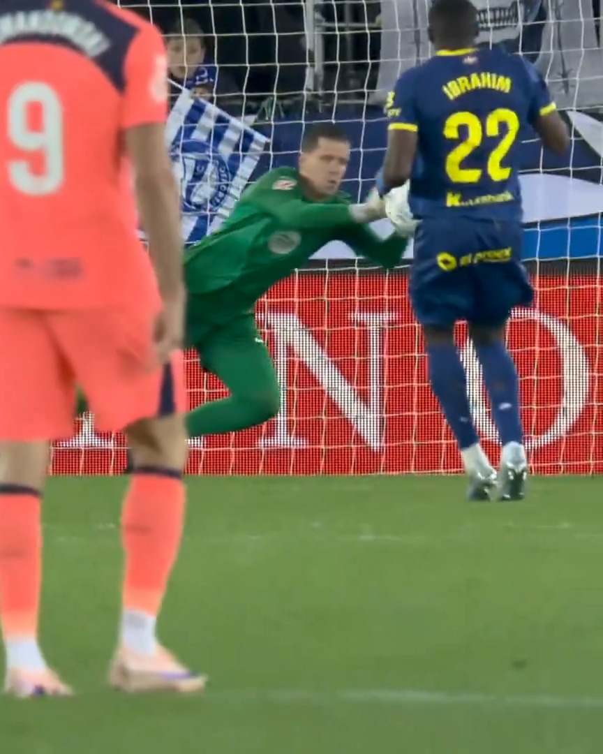 ⛔ ¡Evitó Szczęsny el segundo tanto del Deportivo Alavés en el AlavésBarça! LALIGAHighlights | DesenlaceLALIGA