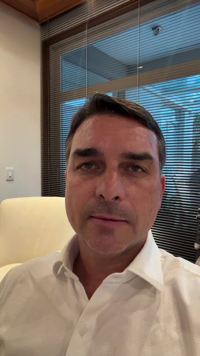 Flávio Bolsonaro divulga vídeo, confirma que pediu dinheiro a Daniel Vorcaro para financiar filme sobre seu pai, nega irregularidades e pede CPI do Banco Master