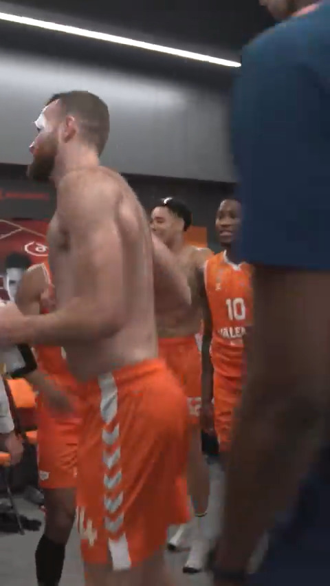 Valencia soyunma odası, tarihlerinin ilk Final-Four'unu kutluyor 🥳