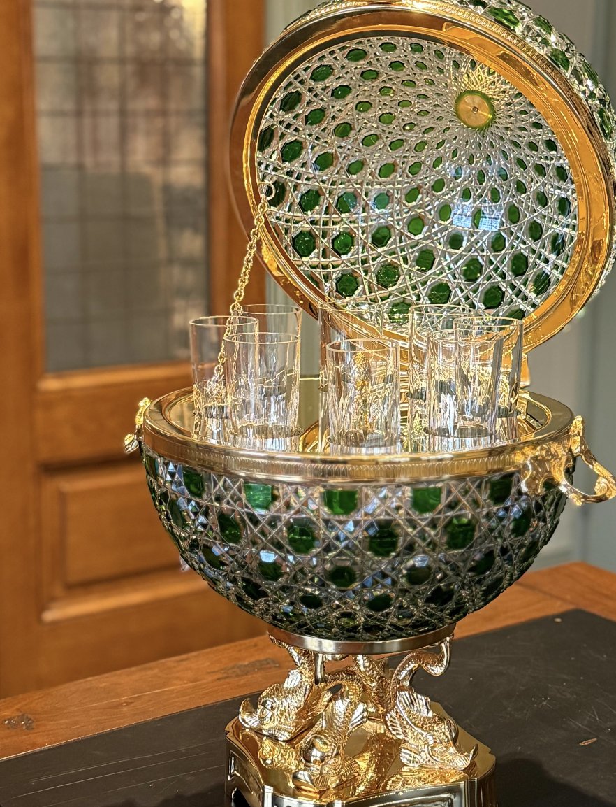 300 man-hours of pure French mastery. Crystal masterpiece features a breathtaking 32-star facet engraving, draped in 24K gold-over-bronze mounts.
