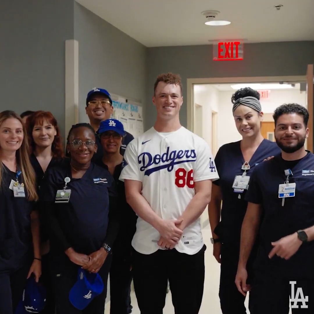 Jack stopped by the UCLA Health Regional Burn Center at the UCLA West Valley Medical Center today to meet some special Dodger fans. 💙