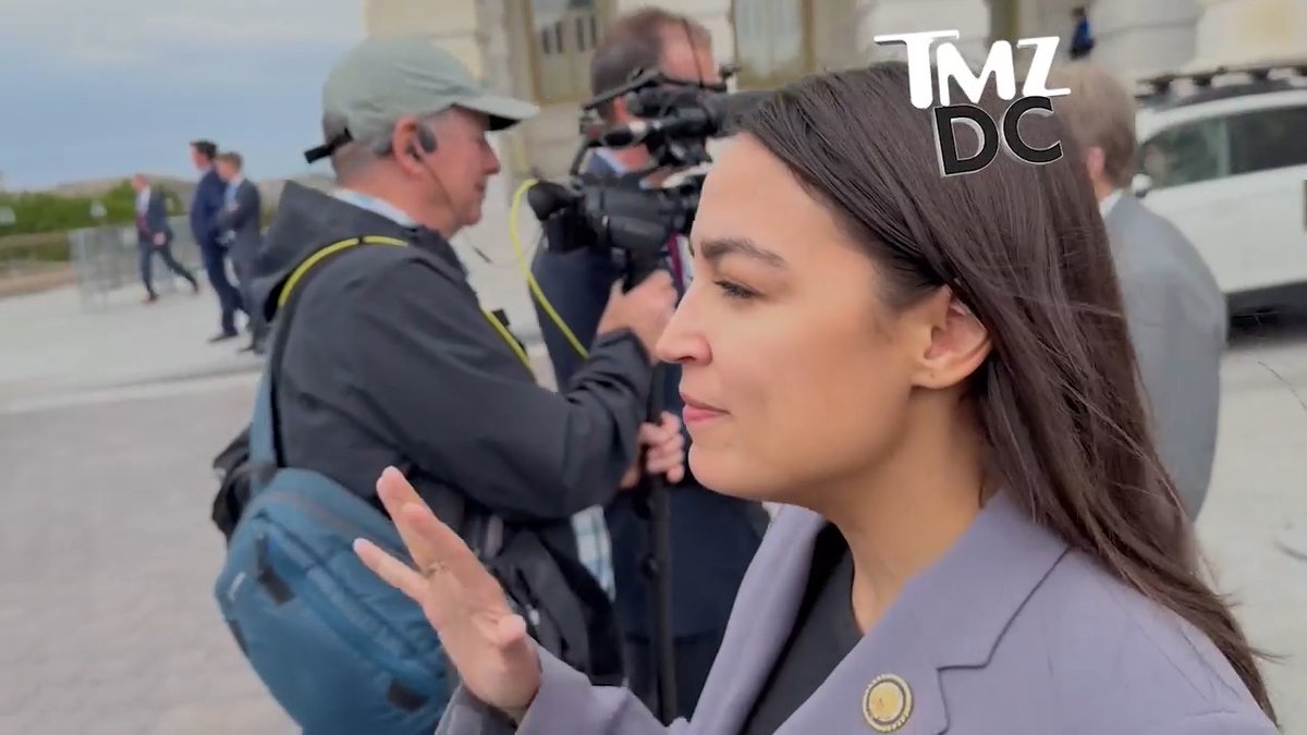 AOC tells Spencer Pratt to own his own story as he runs for L.A. Mayor. 👀