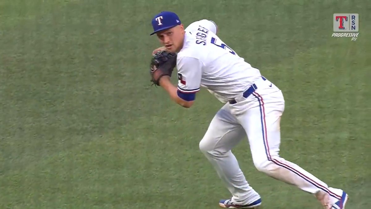 Seags saves a run 🙌 T-Mobile x #AllForTX